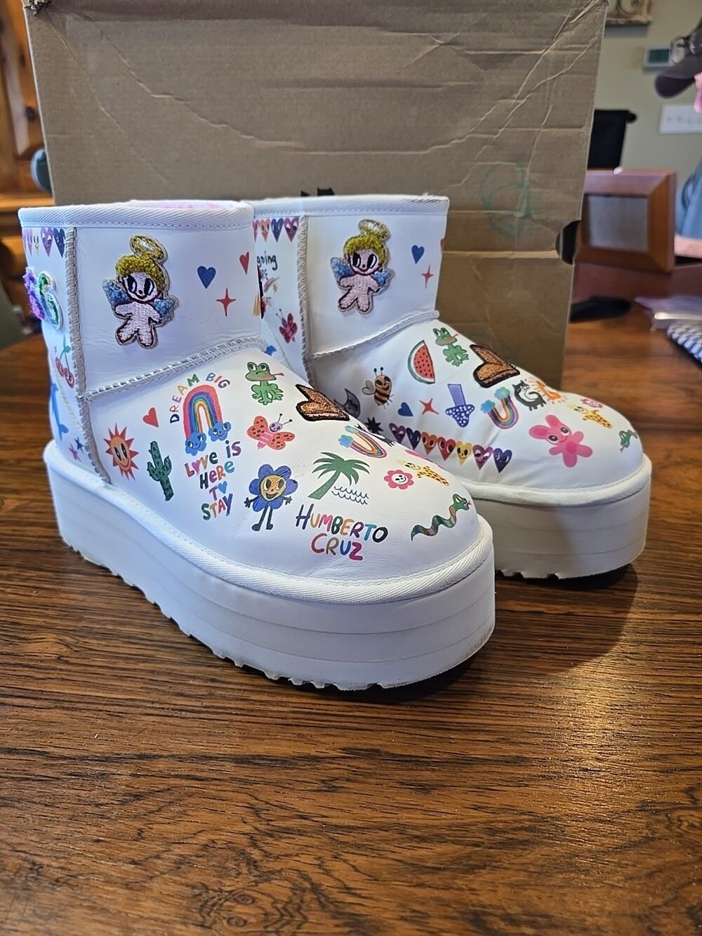 UGG CLASSIC PLATFORM POP SKETCH WHITE LEATHER CLASSIC WOMENS BOOTS SIZE 8
